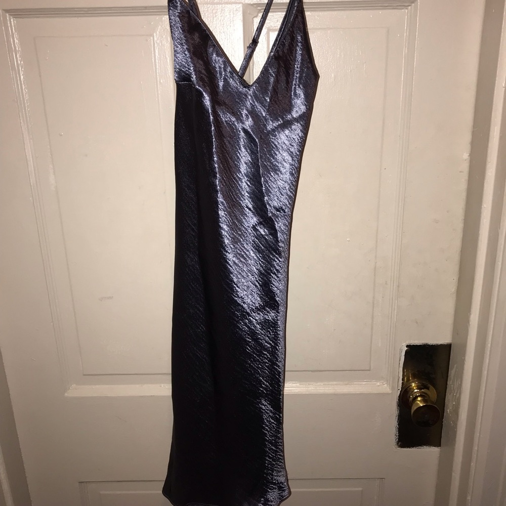 ❗️NEW ARRIVAL❗️Grey Cowl Back Satin Slip Dress - Picture 4 of 8